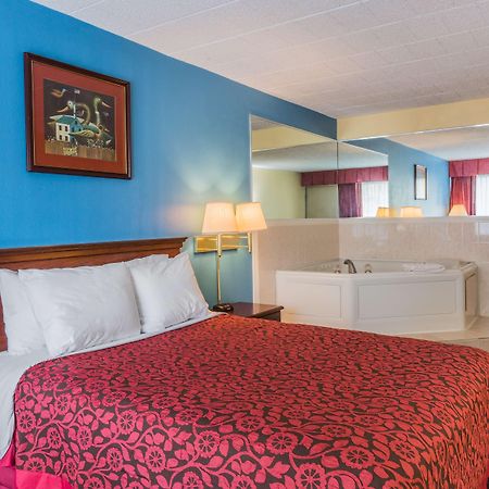 Days Inn Ийст Страудсбърг Екстериор снимка