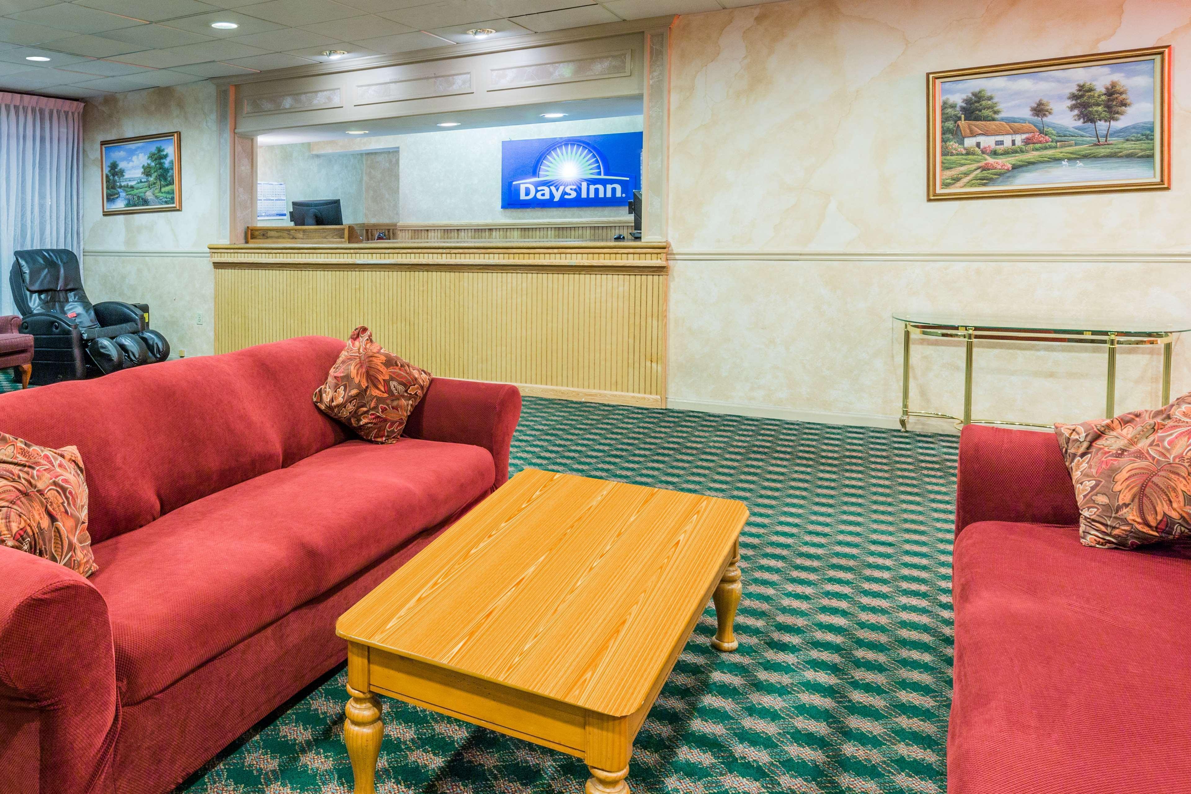 Days Inn Ийст Страудсбърг Екстериор снимка