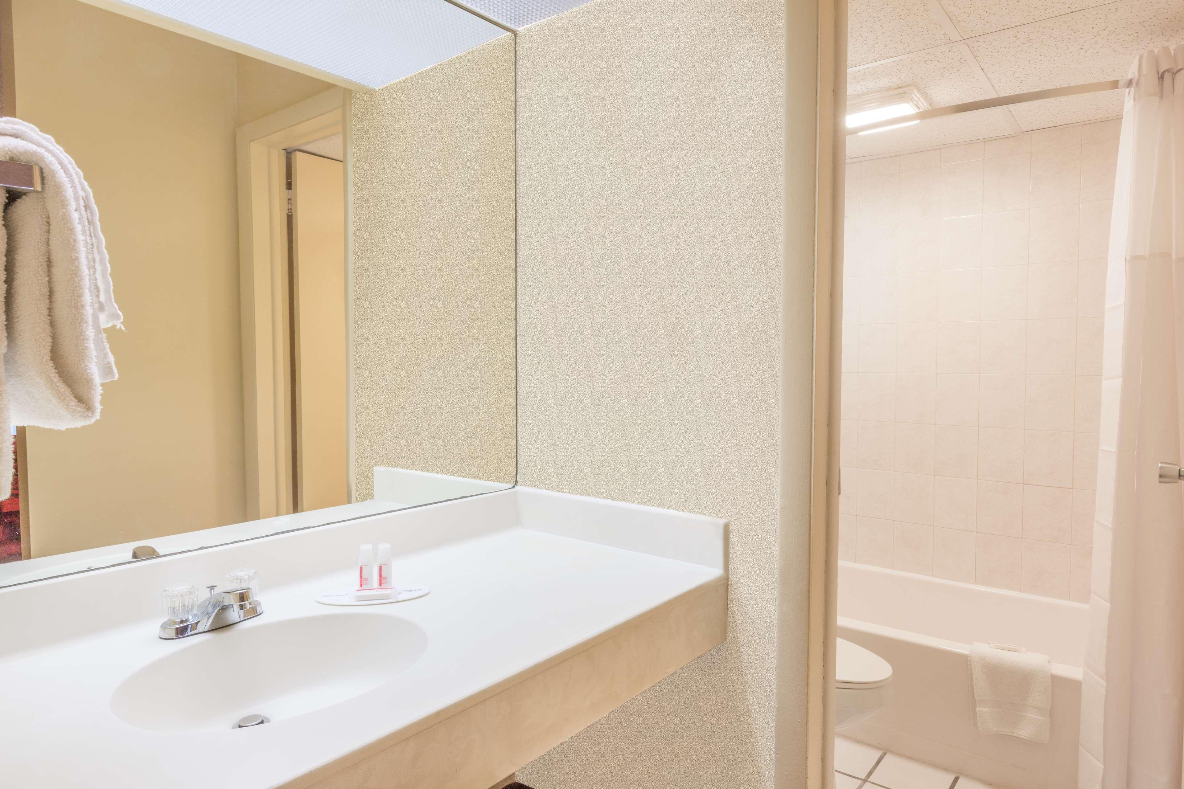 Days Inn Ийст Страудсбърг Екстериор снимка