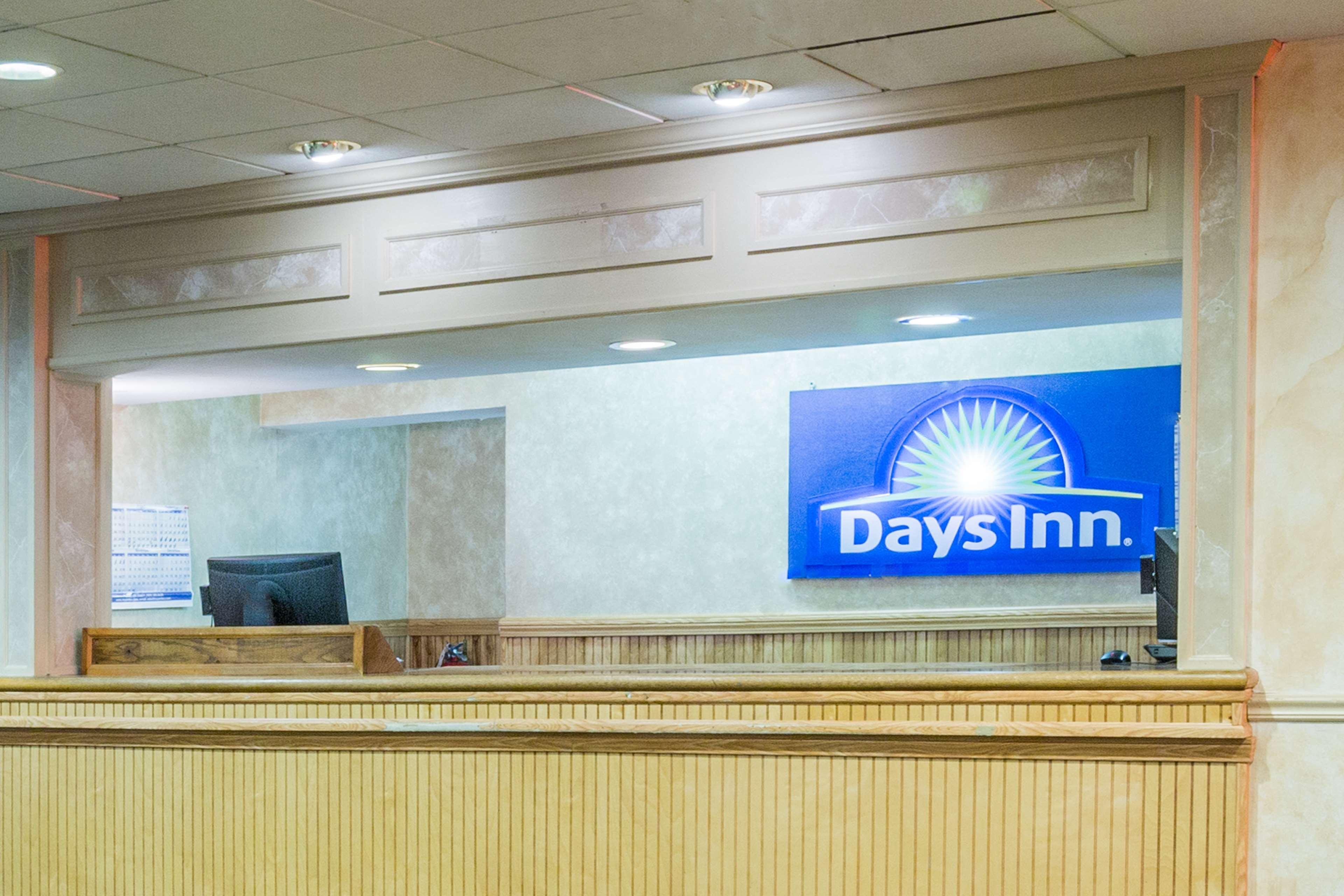 Days Inn Ийст Страудсбърг Екстериор снимка