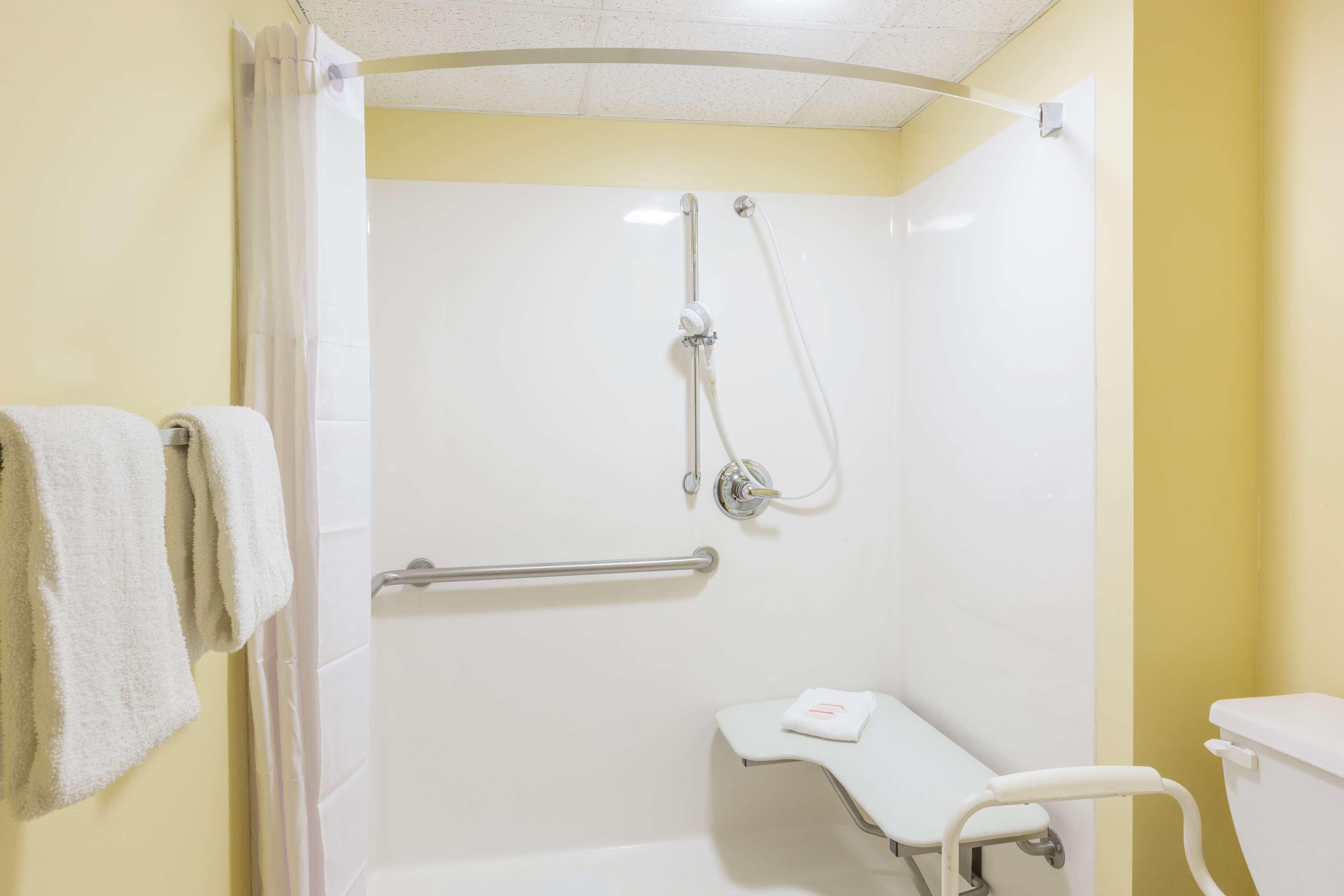 Days Inn Ийст Страудсбърг Екстериор снимка