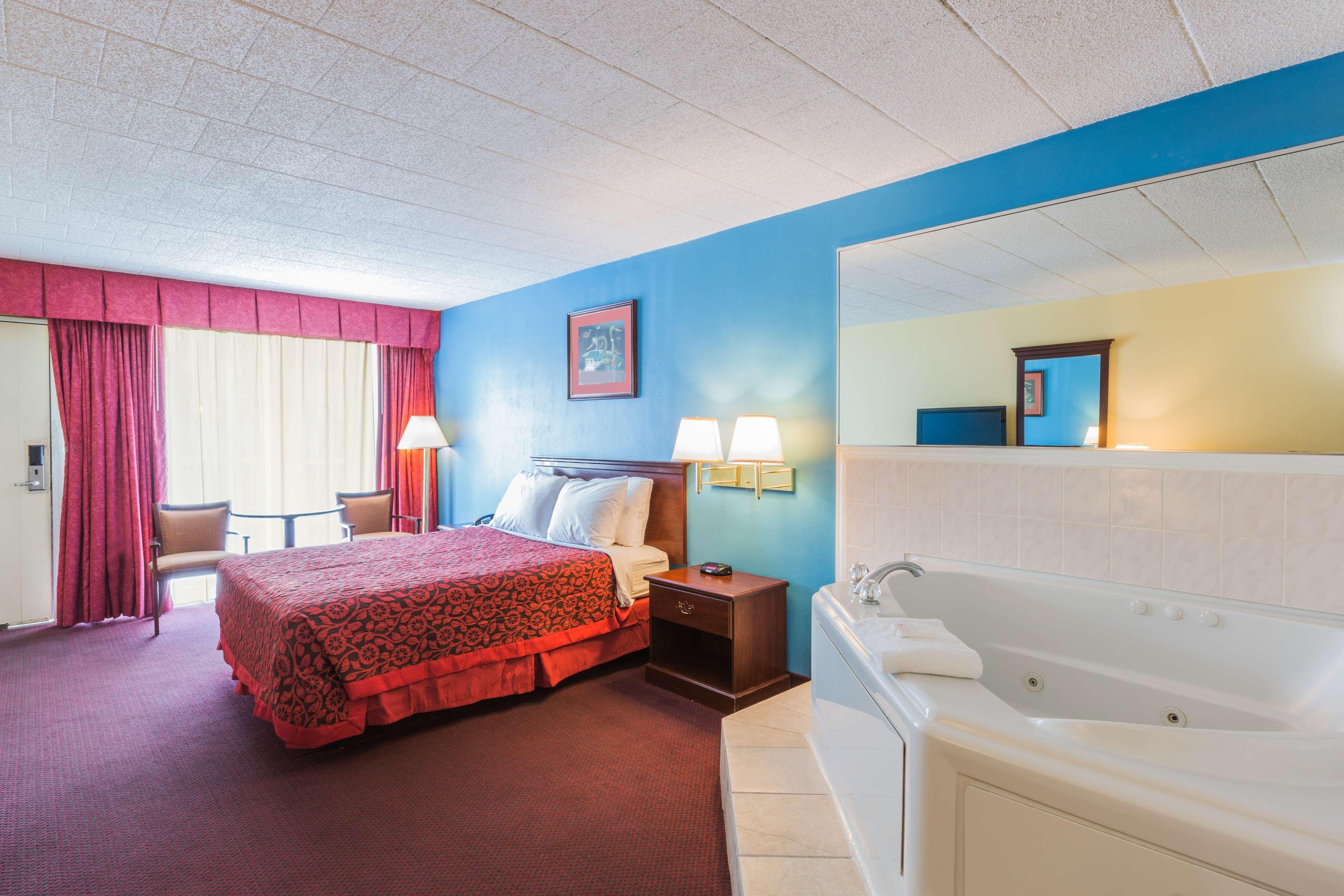 Days Inn Ийст Страудсбърг Екстериор снимка