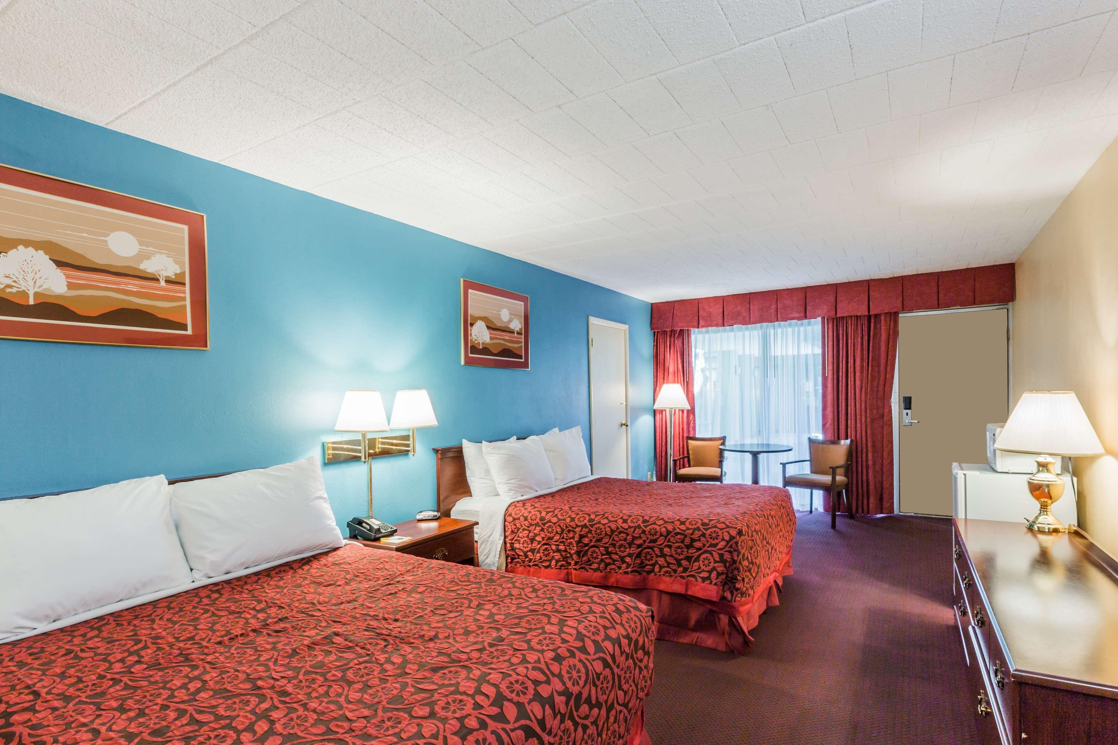 Days Inn Ийст Страудсбърг Екстериор снимка